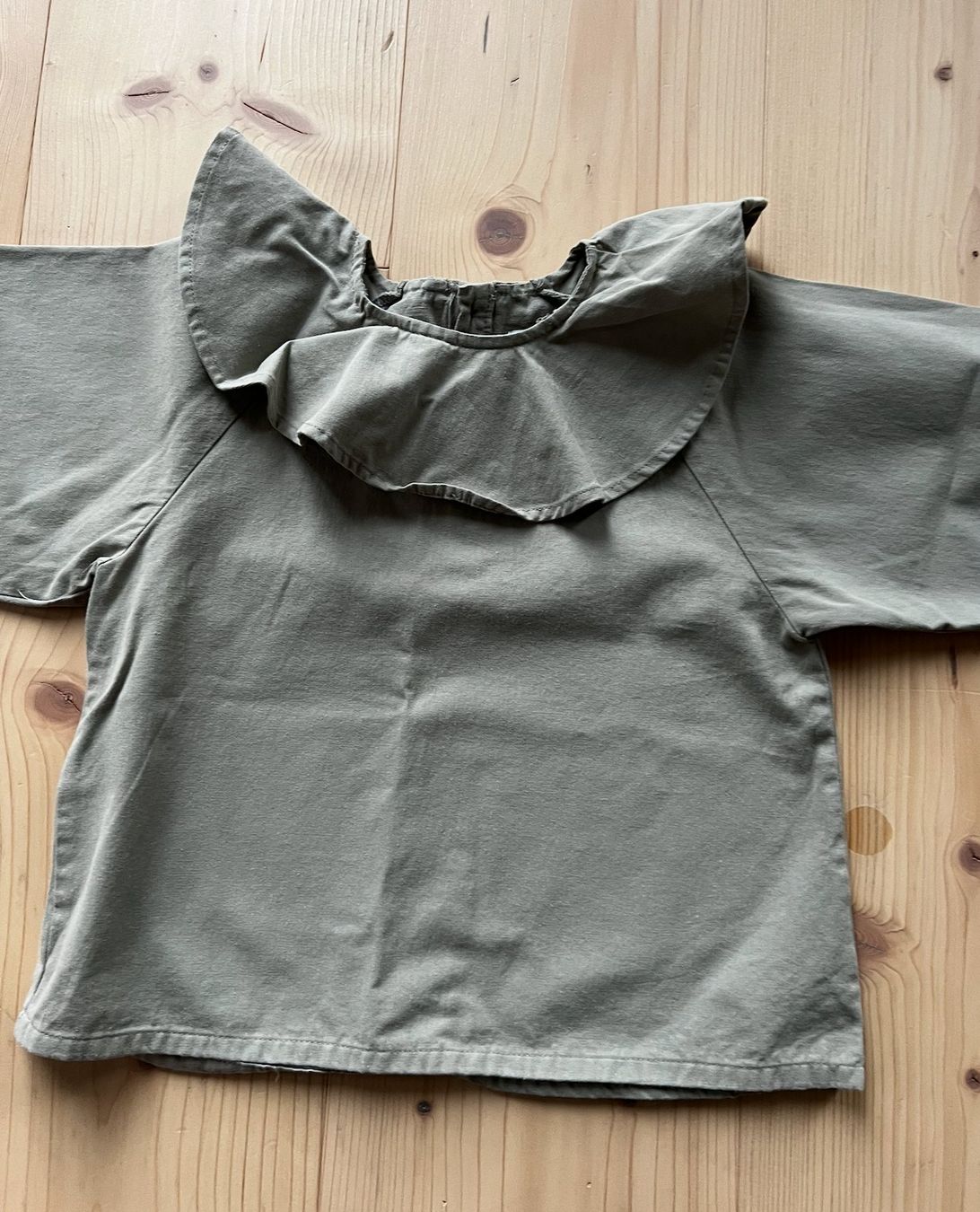 Blusen, T-Shirts & Tops: DONSJE Blouse Gr. 104/110 als neu! – Neu (gemäss Beschreibung) aus Zürich von normanprice 4