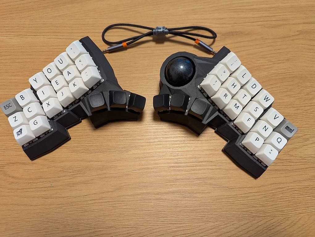 Tastiere: Ergonomische Tastatur mit Trackball – Usato da Olten venduto da Aramkeebs 3
