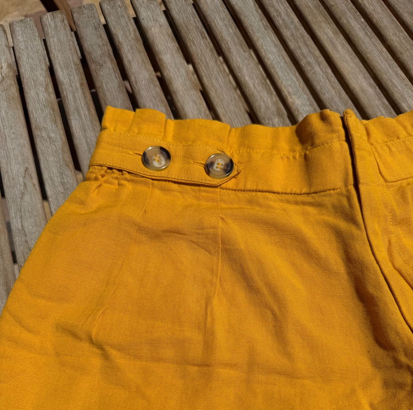 Only Pantaloni: Damenshorts gelb Grösse 40 – Nuovo (secondo la descrizione) da Zermatt venduto da cacador 1