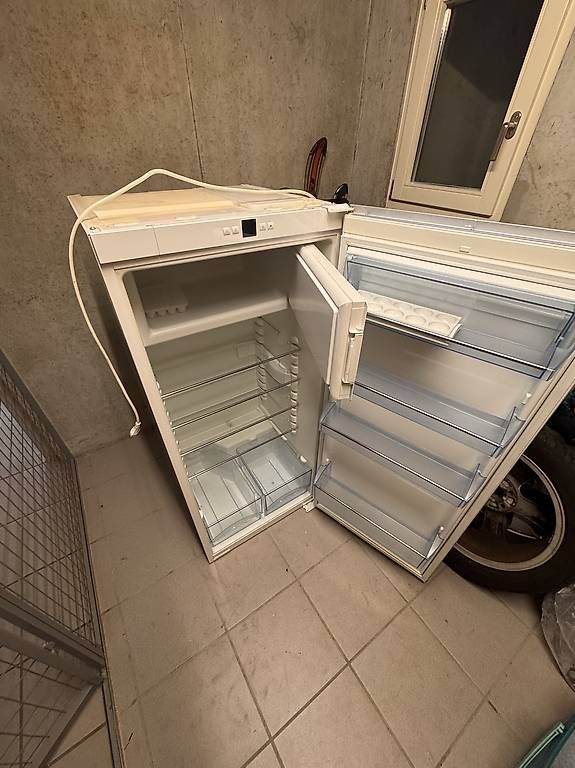 Electrolux Frigoriferi: Electrolux Kühlschrank 225 l mit Gefrierfach – Usato da Lausen venduto da 160899