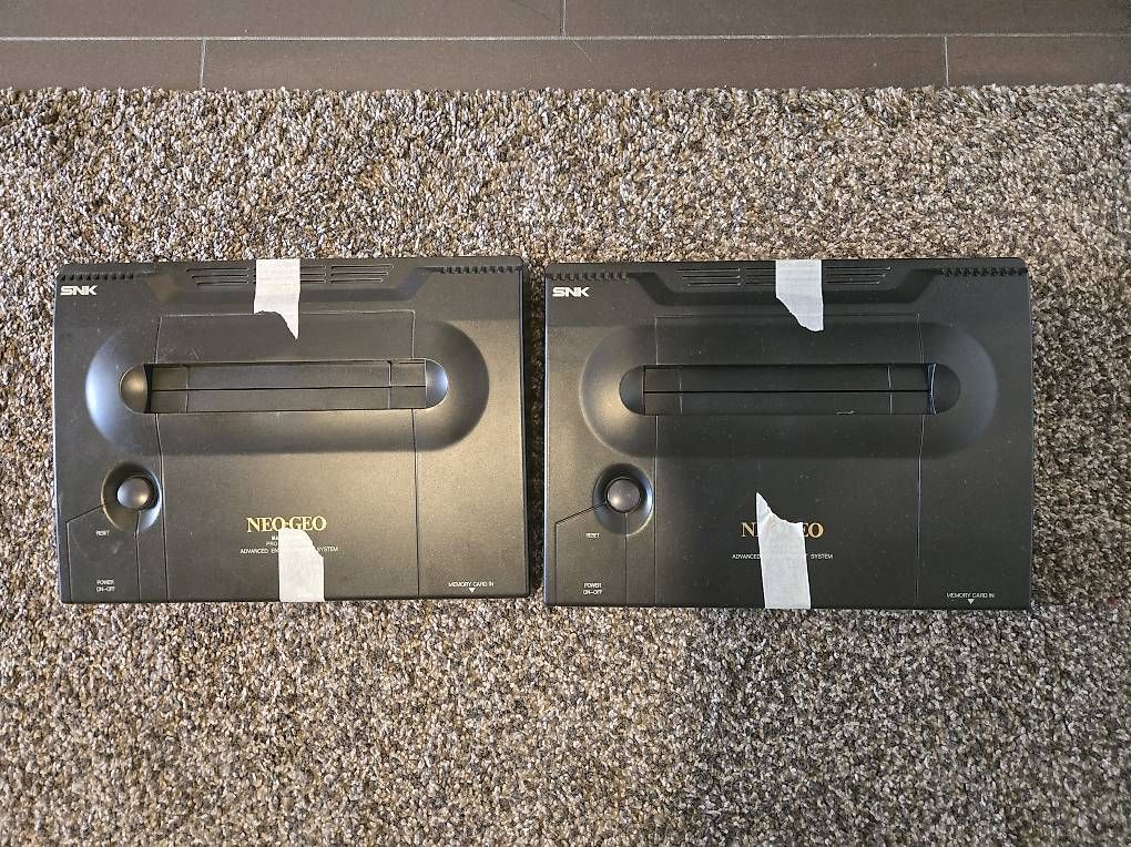 Konsolen: 2 consoles Neo Geo défectueuses – Gebraucht aus Bulle von Phob0s
