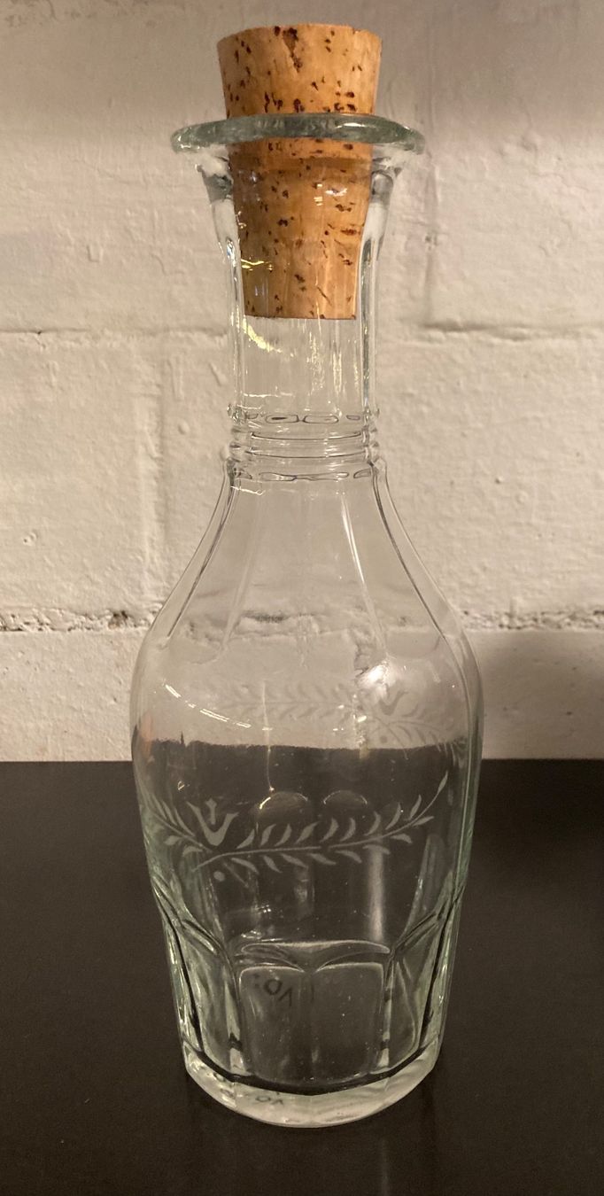Caraffe: Glas Karaffe mit Korkzapfen geritzt, gebraucht – Usato da Riniken venduto da begeh-r-bar