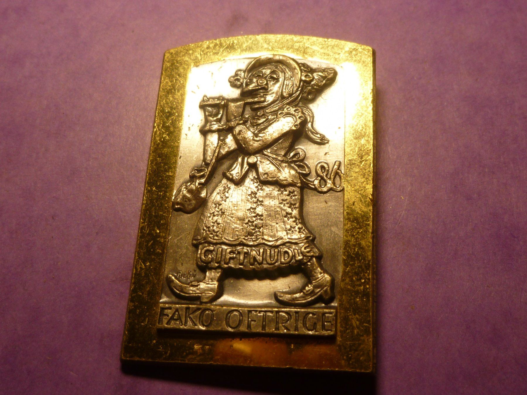 Plaquettes & Badges: OFTRINGEN 1984 GOLD – D'occasion à Ried (Muotathal) par Mandarin02