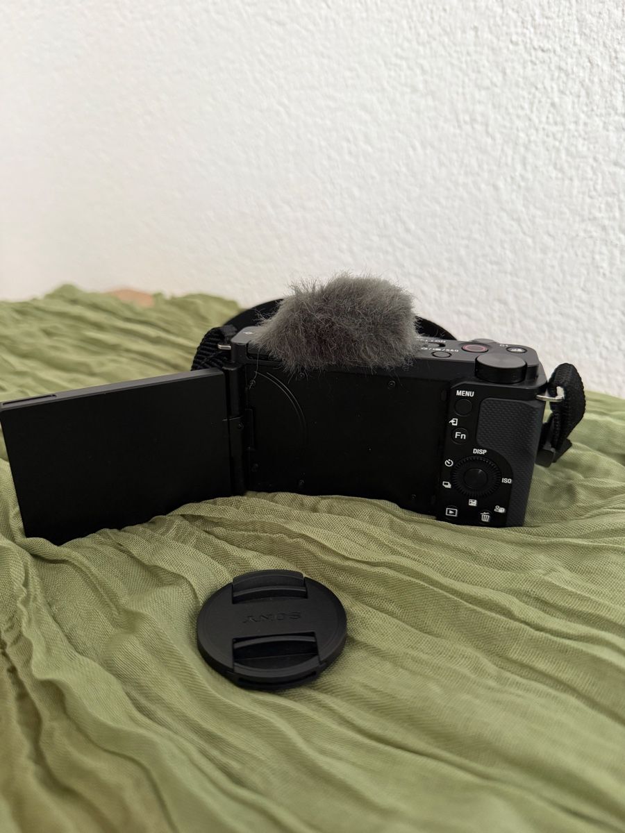 Sony Fotocamera: Sony ZV-E10 16-50mm Objektiv mit Tasche – Usato da Güttingen venduto da bea_2ypn 3