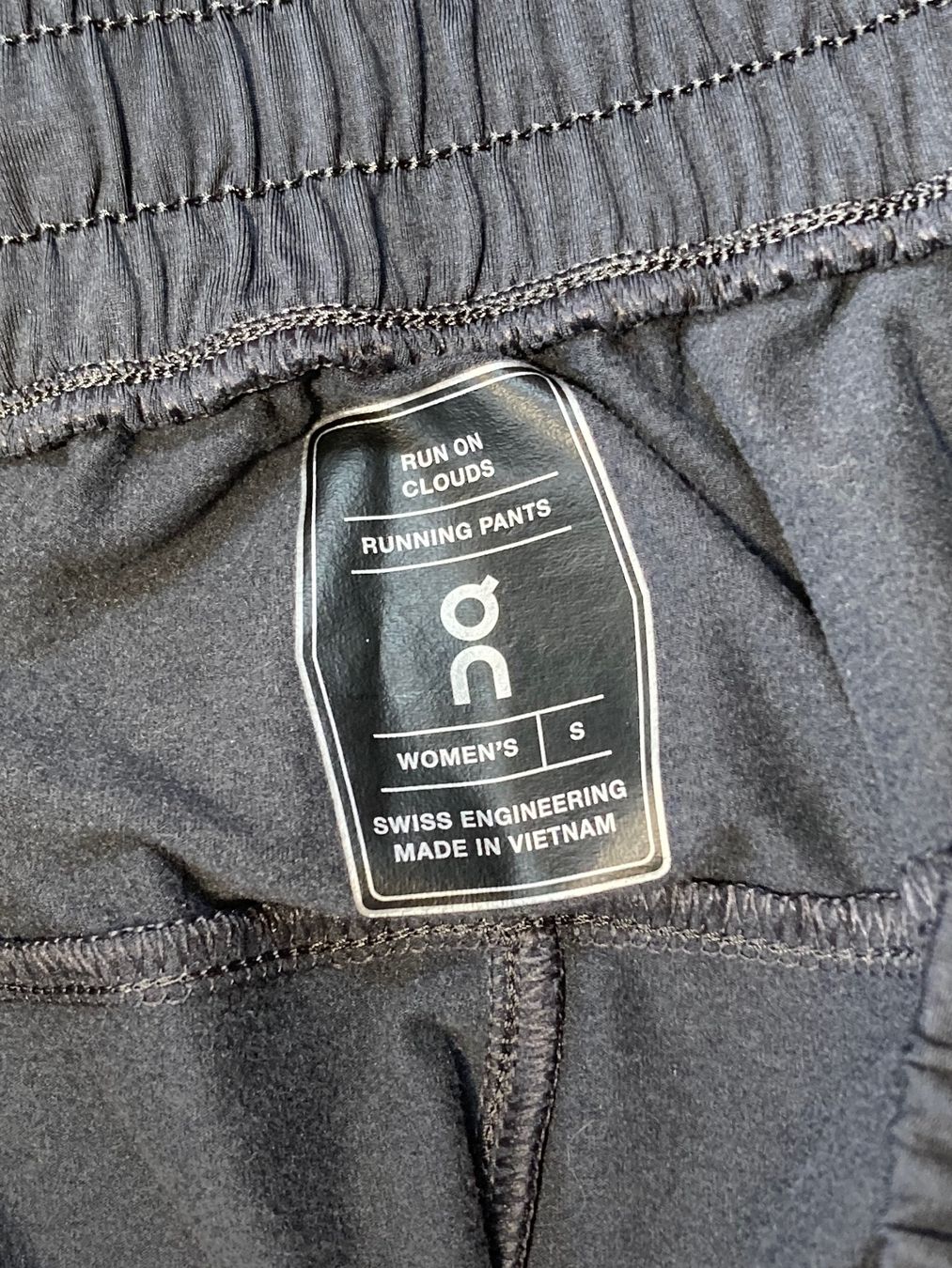 Pantaloni: ON Running Pants 3m Sz S – Usato da Zürich venduto da le_souk 3
