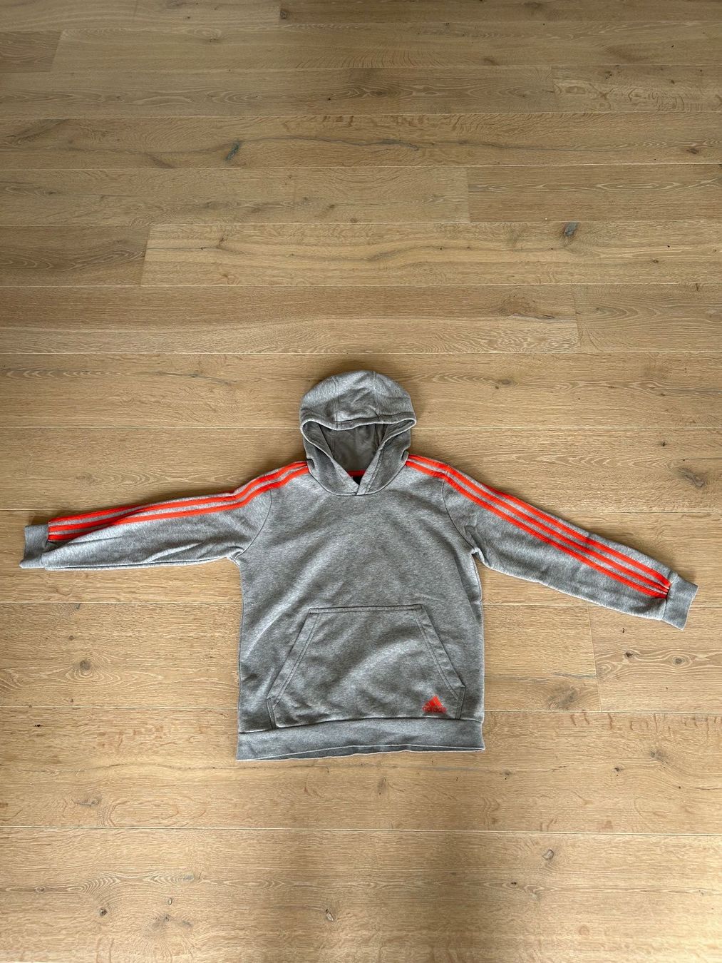 Adidas Pullover & Sweatshirts: Adidas Pullover Grösse 150 – Gebraucht aus Niederhelfenschwil von aur_ms6f