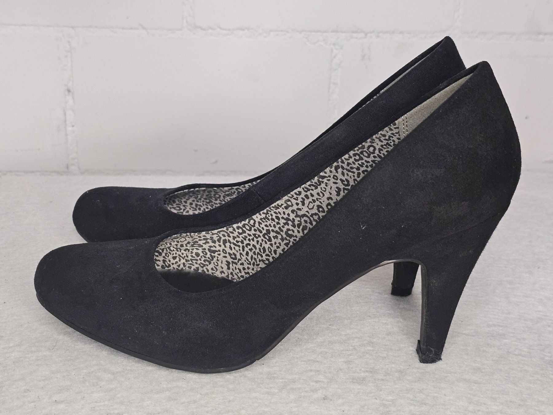Cube Scarpe da donna: Schwarze Wildleder Pumps CUBE Gr. 40, hohe Absätze – Usato da Pfäffikon ZH venduto da Gugus60 1
