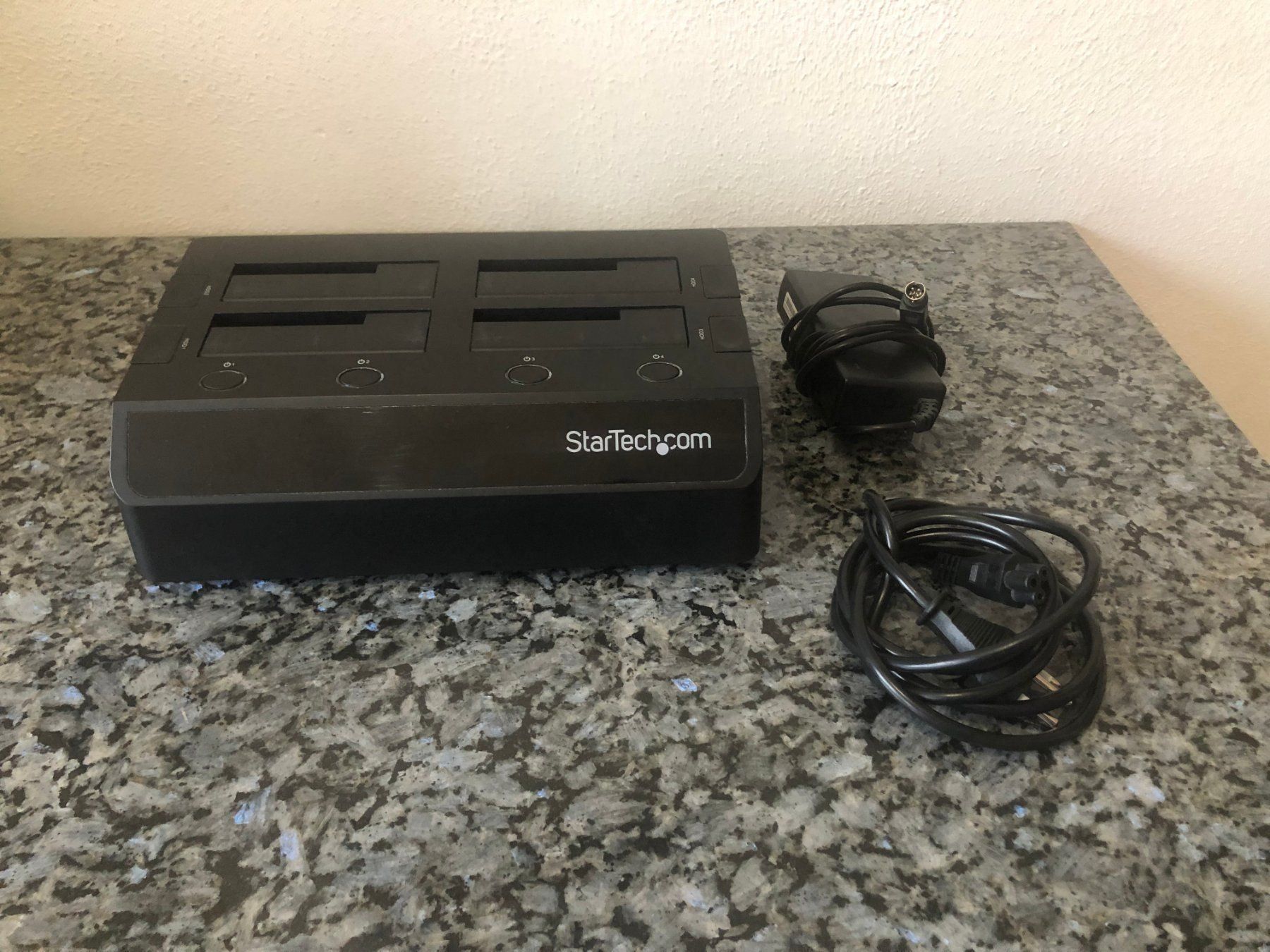 Dockingstation: StarTech  4 Bay eSATA USB 2.O to SATA – Gebraucht aus St. Margarethen TG von Mac-PC