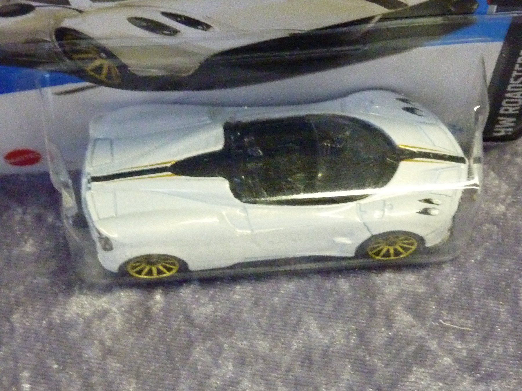 Hot Wheels Modellini d'auto: Pagani Huayra Roadster 2017  1:64 – Nuovo e nell'imballaggio originale da Dürrenäsch venduto da Cobra1ch 2