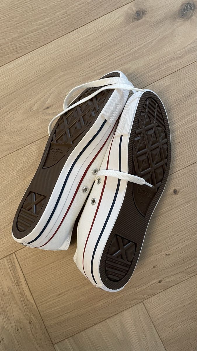 Chaussures femmes: NEUVES Converses 39 – Neuf (Voir description) à Satigny par Pauline_1987 3
