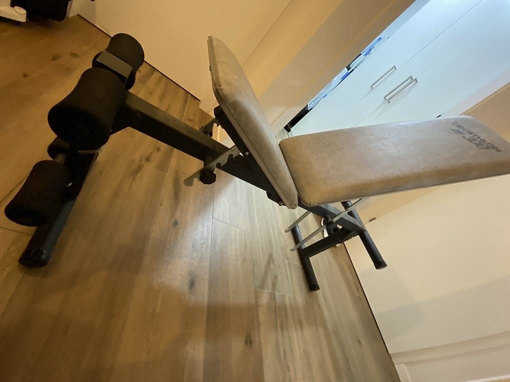 Vélos d'appartement: Banc de musculation réglable – D'occasion à Châtel-St-Denis par ledfat 1