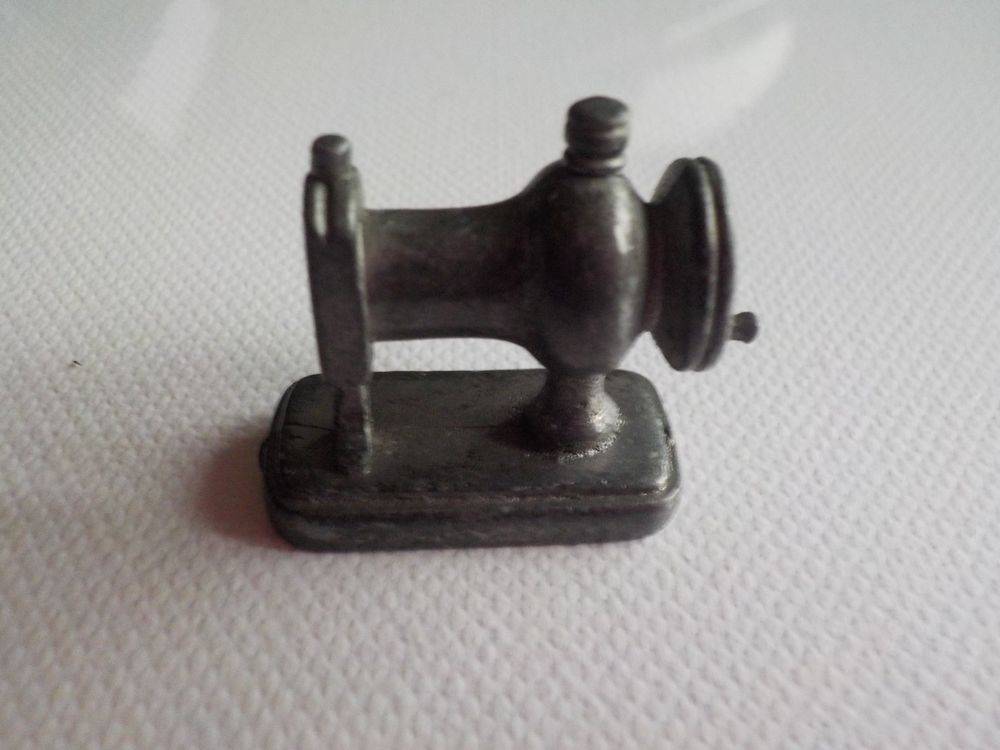 Vintage Mini Nähmaschine Für Puppenhaus 1:12 - Holznähmaschine Als Dekoration Für Barbiehaus & Miniaturmöbel