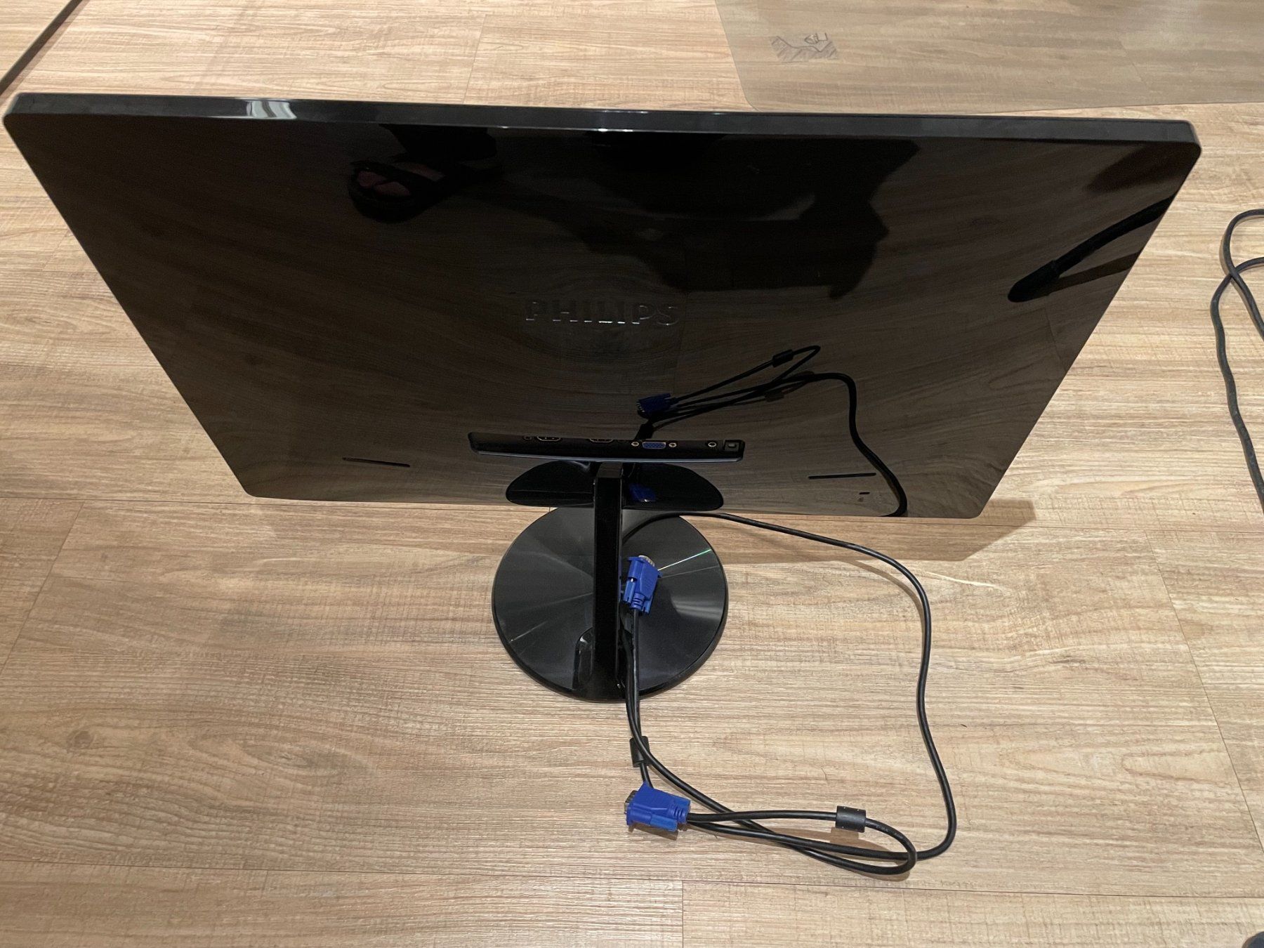 Philips Ecrans: PC-Bildschirm Philips 24Zoll 247E4L – D'occasion à Langnau b. Reiden par taffi17 3