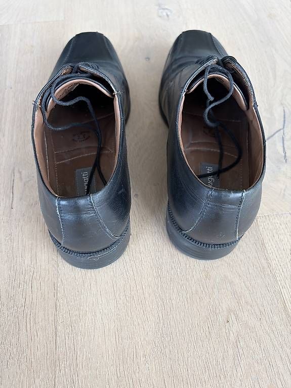 Bugatti Scarpe da uomo: Anzugschuhe Bugatti Leder Grösse 44 – Usato da St.Gallen venduto da Meieneb 2