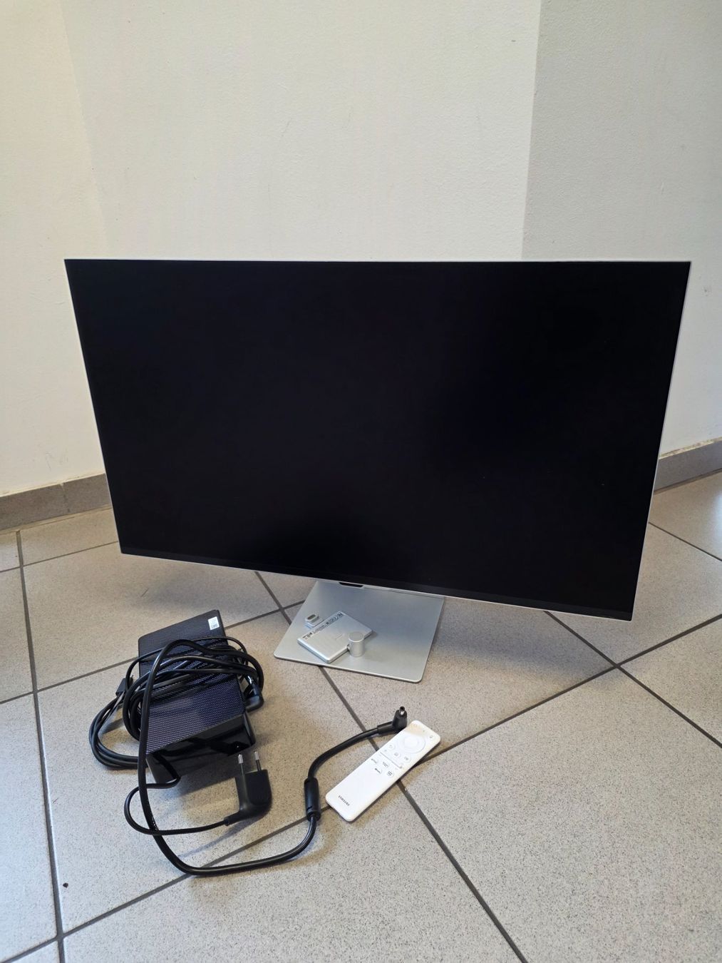 Samsung Monitor: Samsung ViewFinity S9 5k Monitor (mit Delle!) – Difettoso da Kleinandelfingen venduto da dan_6djr 1
