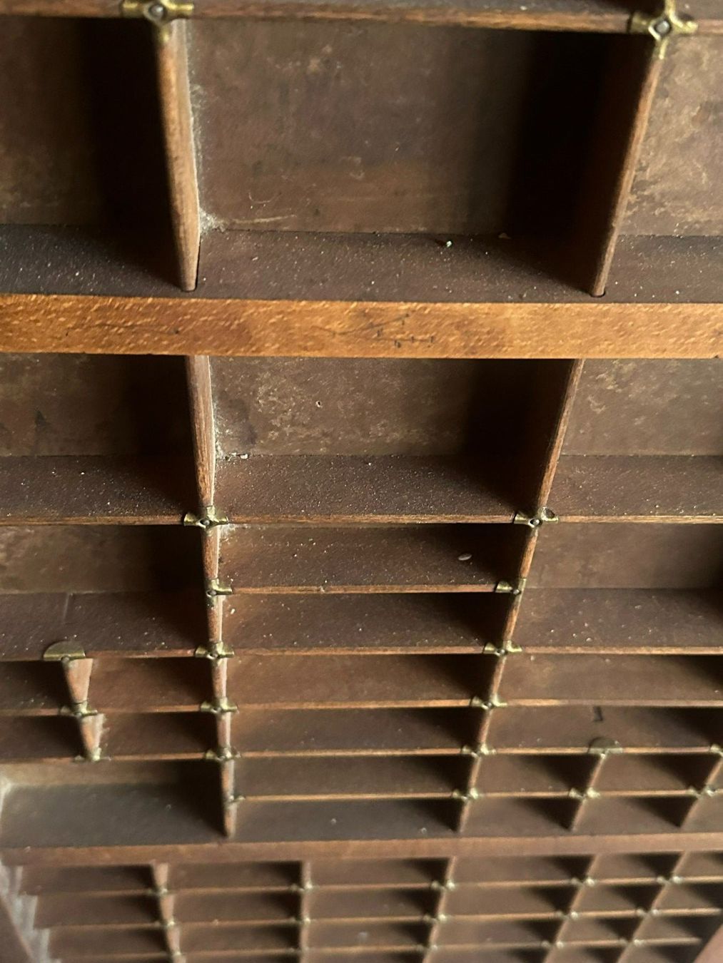 Scaffali: ANTIKER SETZKASTEN HOLZ – Usato da Meienried venduto da ManuelaBoutique 5