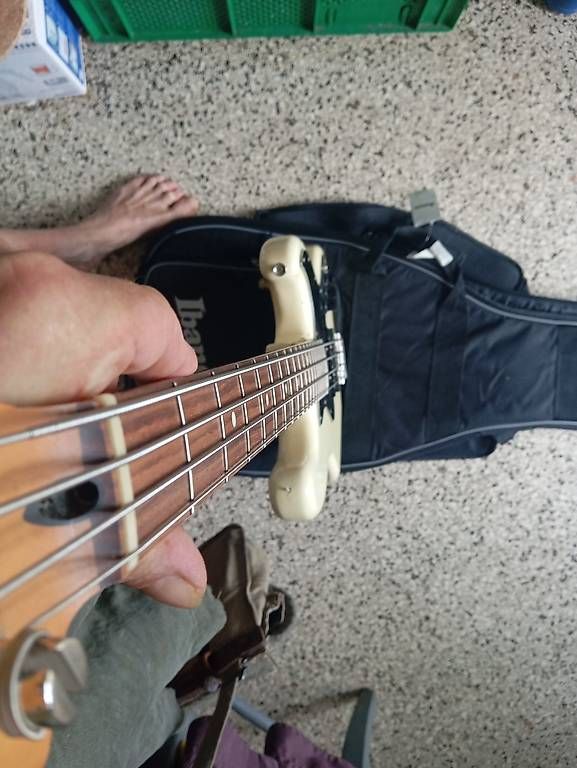 Squier Strumenti musicali: Fender Jazz Bass squier 1991 – Usato da Basel venduto da Petergunn 2