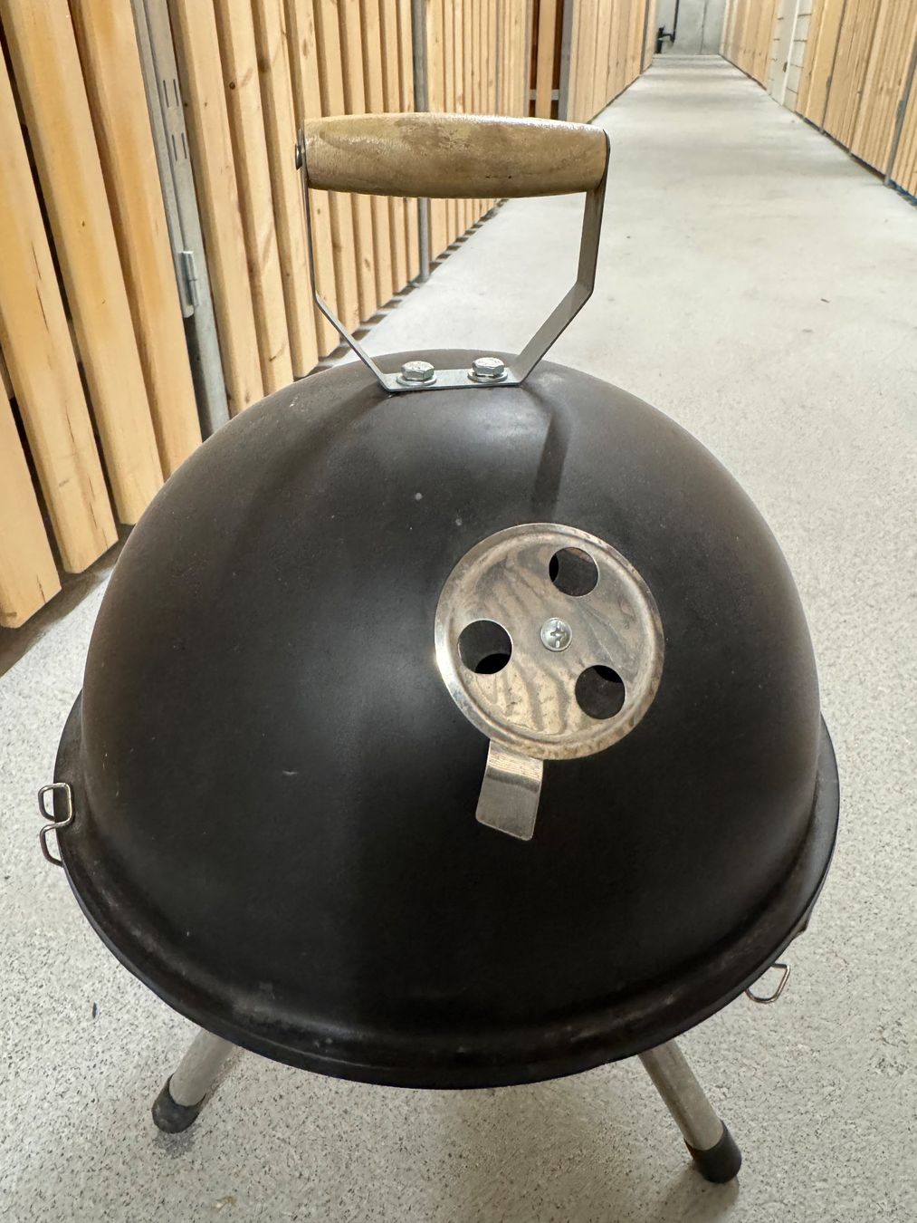 Griglie: Kleiner Holzkohle-Kugelgrill – Usato da Zürich venduto da Saskia125 1