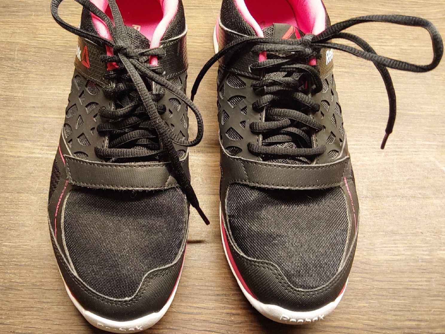 Reebok Scarpe da donna: Sneakers Reebok schwarz pink 38.5 – Usato da Köniz venduto da scopello12 3