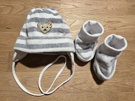 Neu Steiff Baby Mütze 43 cm und Schühchen Set gestreift
