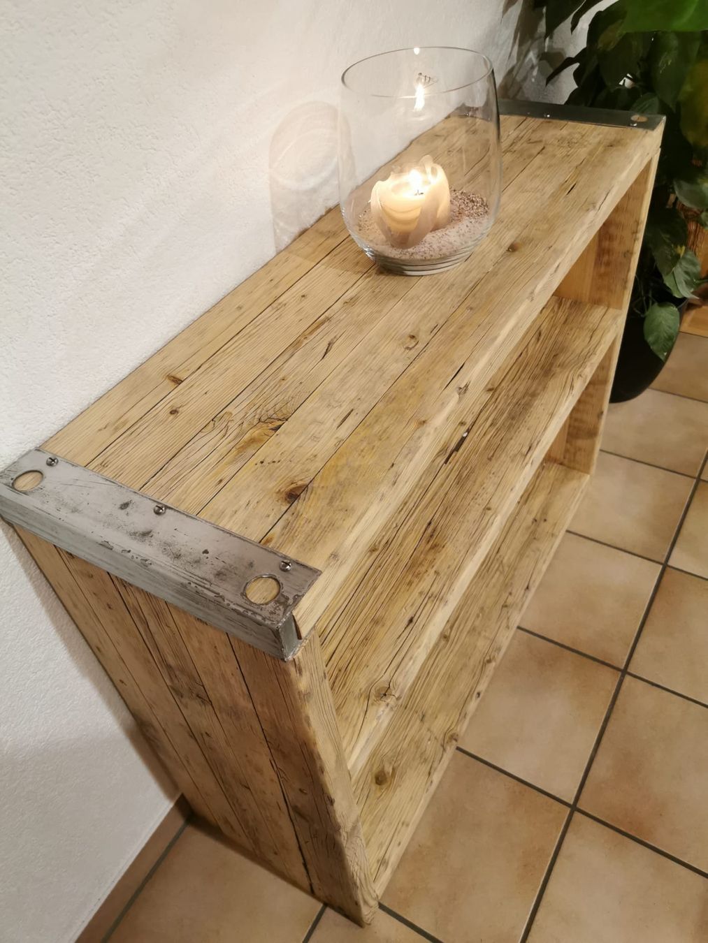 Étagères: Holzmöbel, Altholzmöbel, Anrichte, Sideboard, Terassenmöbel – D'occasion à Niederwil SO par seidenweg 1
