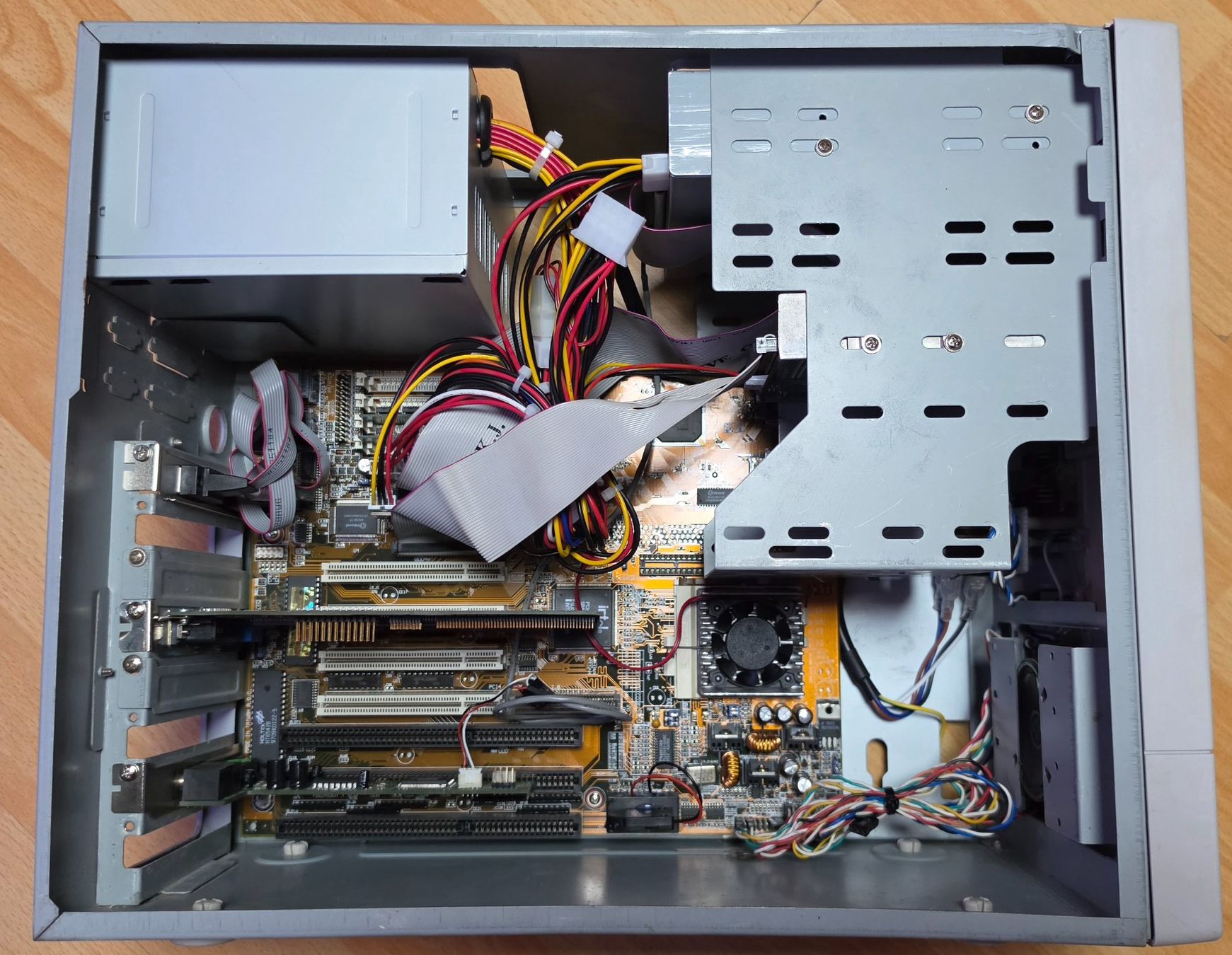 PC: Retro Computer Intel Pentium 166, 32MB RAM, 2GB HDD, SB PRO – Usato da Sulgen venduto da thomas_comp 2