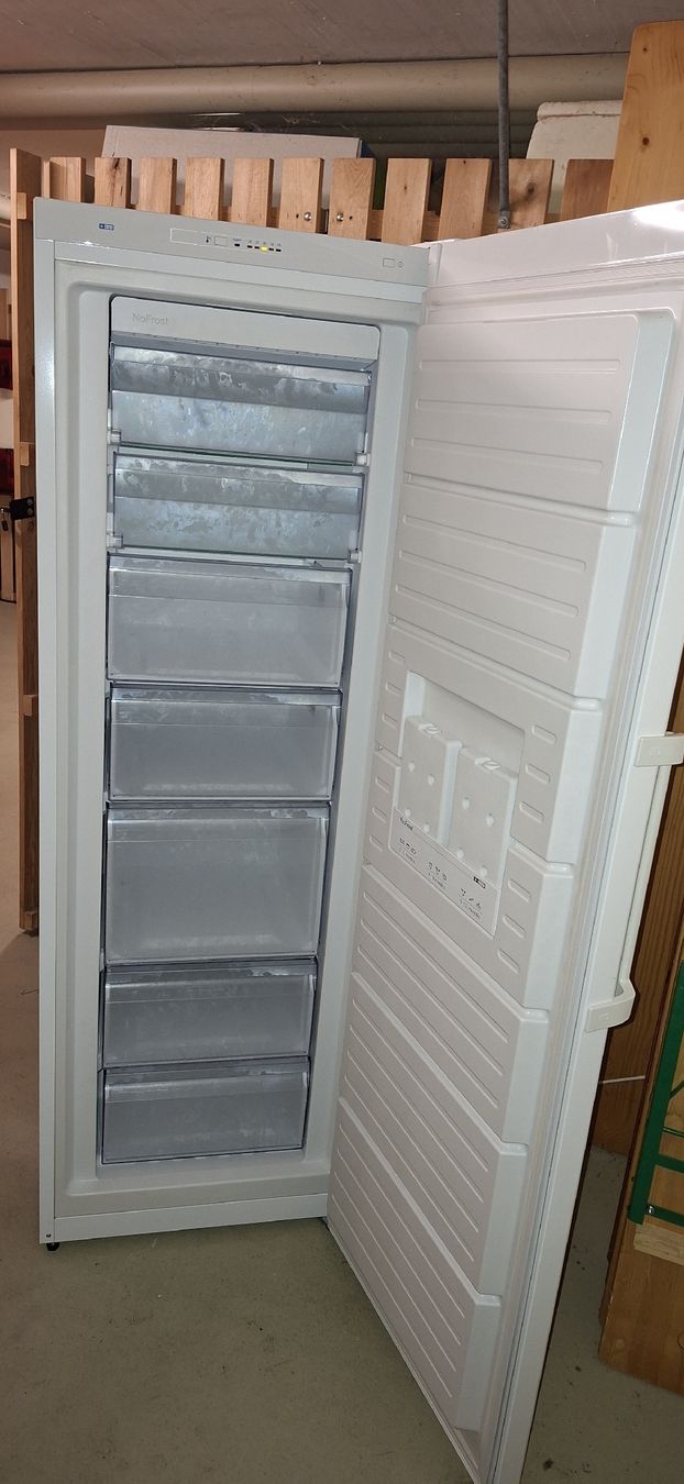 Novamatic Congelatori: NOVAMATIC Gefrierschrank 225 Liter – Usato da Weinfelden venduto da Fun52 3