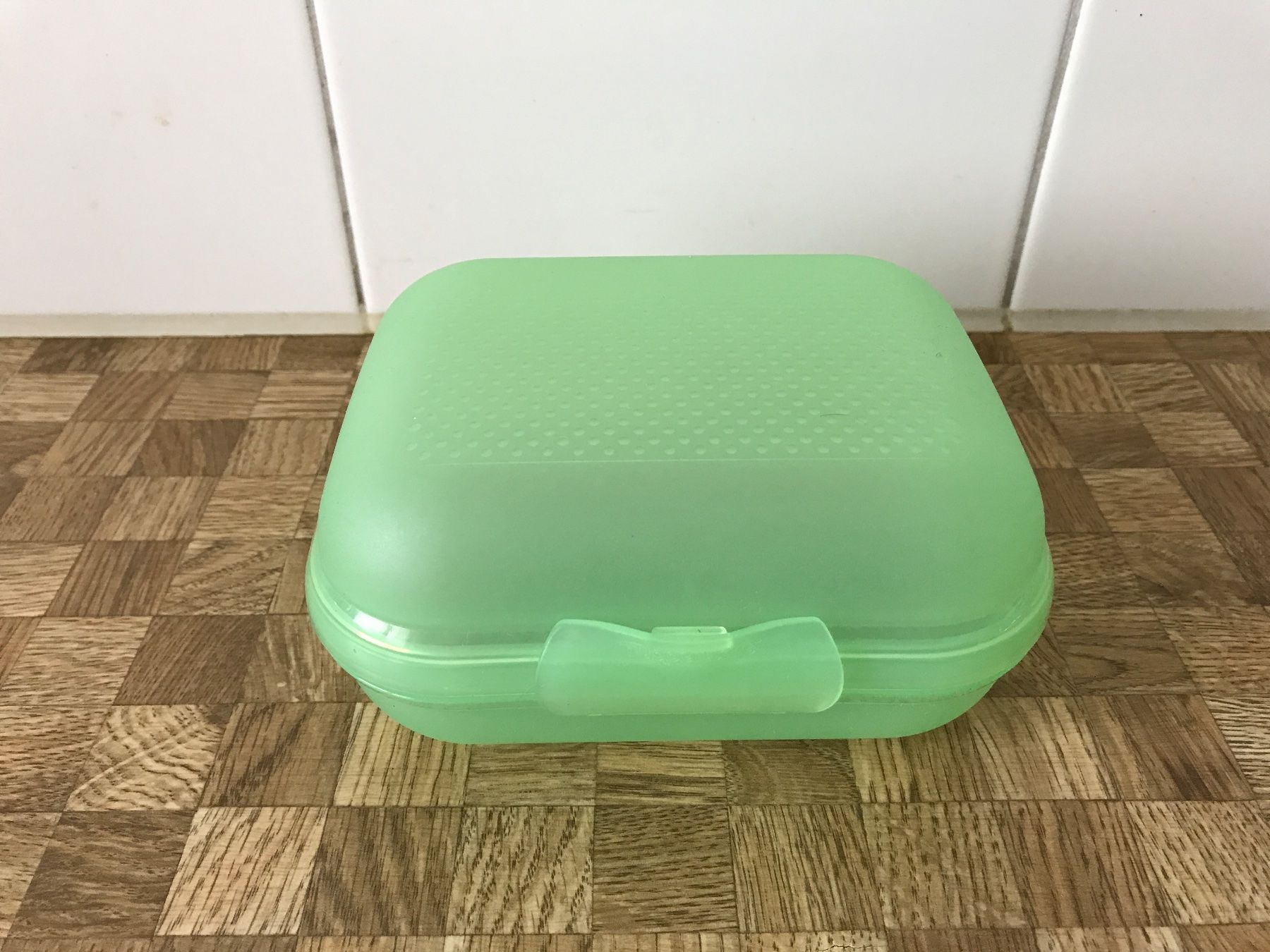 Tupperware Behälter & Ähnliches: Tupperware Znünibox – Gebraucht aus Birmensdorf ZH von Hilhan