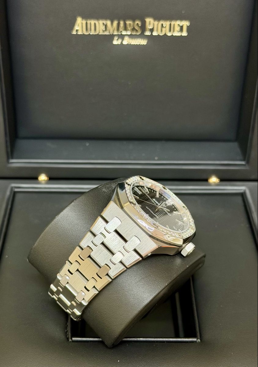 Audemars Piguet Orologi: Audemars Piguet Royal Oak 37mm Diamonds – Usato da Zürich venduto da WATCHROOM 3