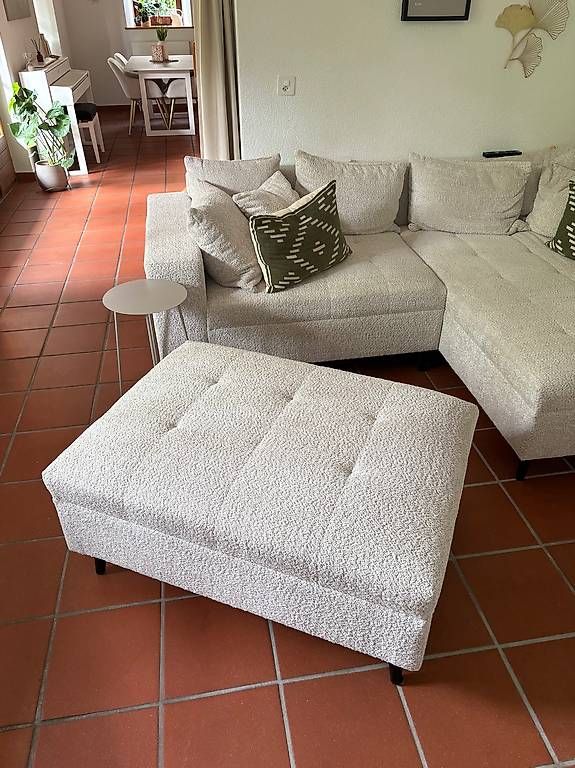 Sofas: SPECIAL PREIS - bis 13.08. abzuholen: Bouclé-Sofa & Ottomane – Gebraucht aus Wädenswil von nin_6gkh 3