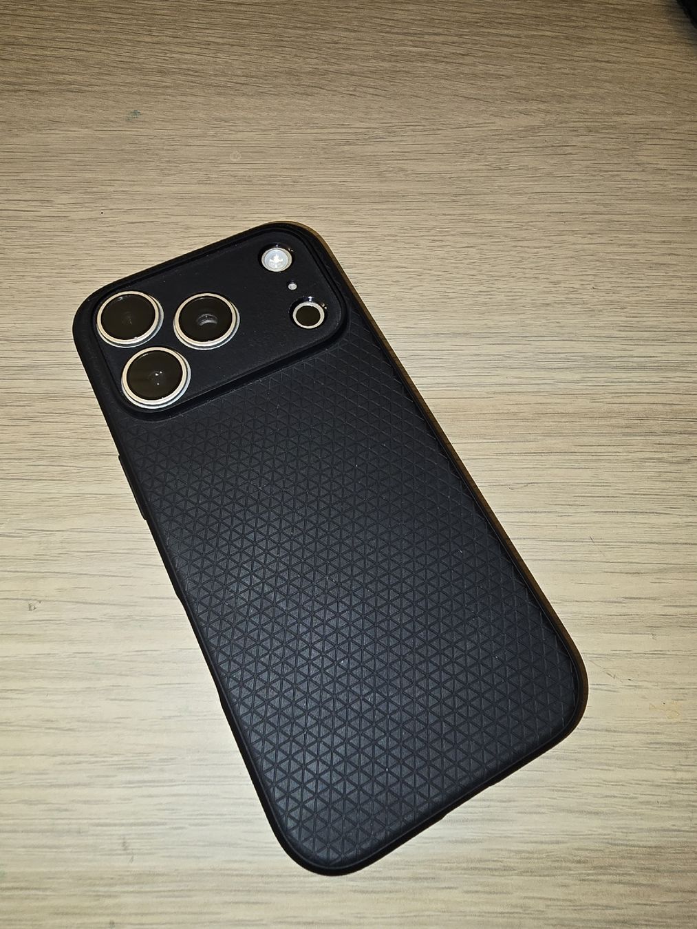 Apple Portables: Apple iPhone 18 Pro, Silver, with Multiple Phone Cases – Neuf (Voir description) à Horw par tmr_gd8w 1