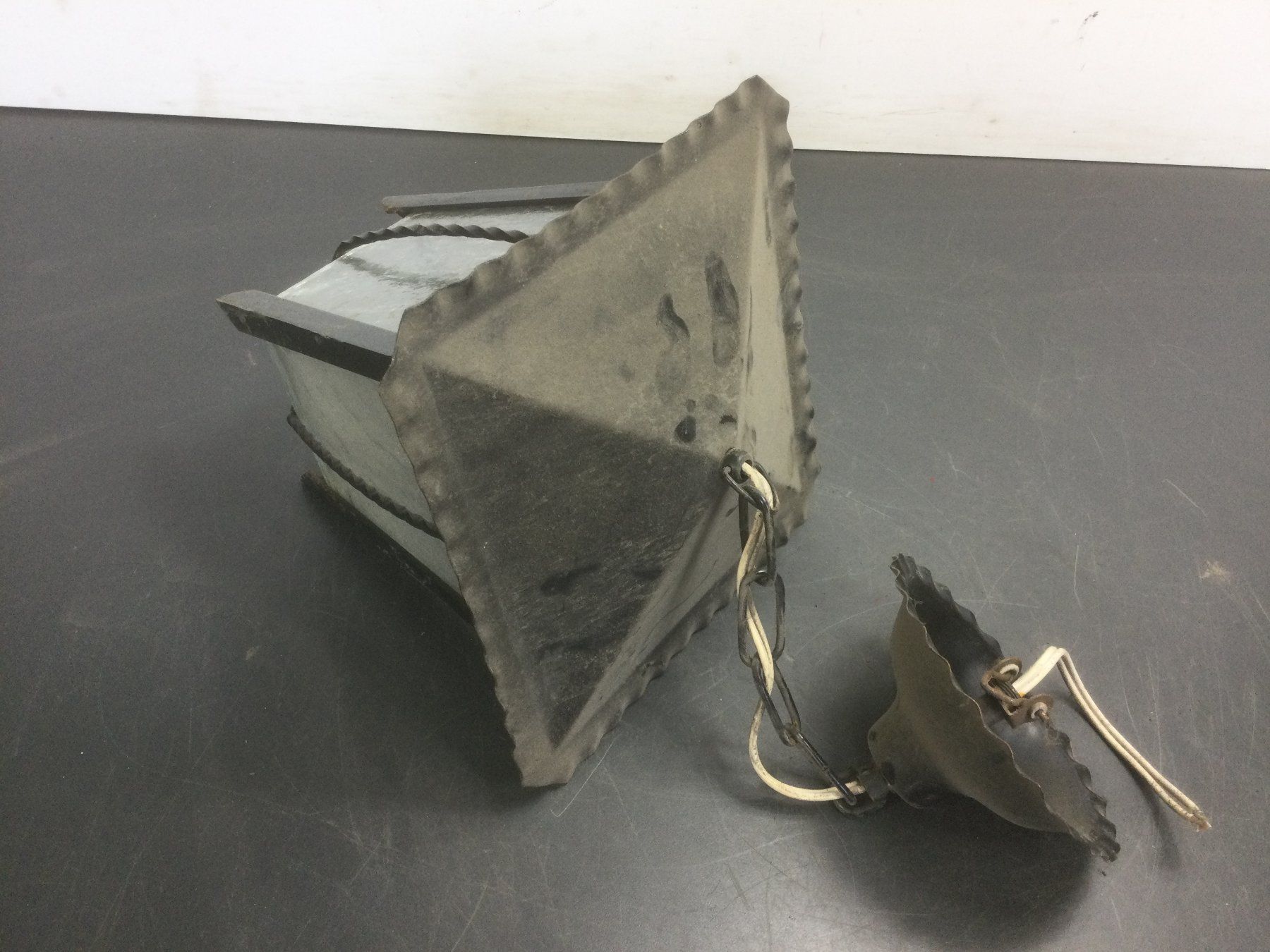 Attrezzi da lavoro: Gebrauchte zum Teil rostige Eisen Deckenlampe – Usato da Wangen SZ venduto da kuriosum12 4