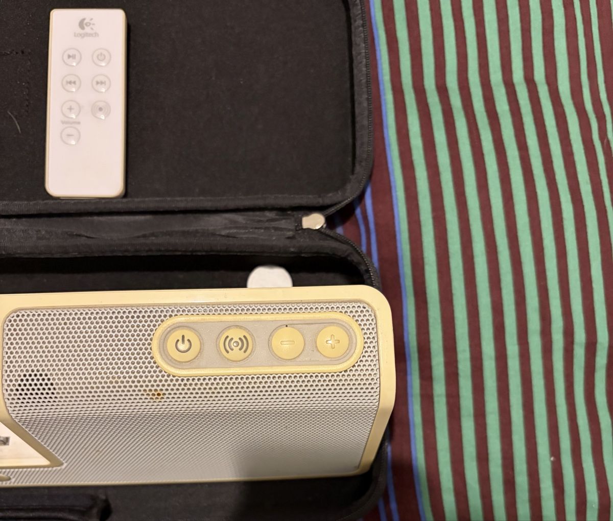 Logitech Haut-parleurs: Enceinte portable Logitech avec étui – D'occasion à Genève par AlBE909 3