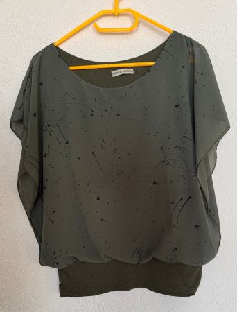 schönes Shirt New Collection, olive mit schwarzen Muster