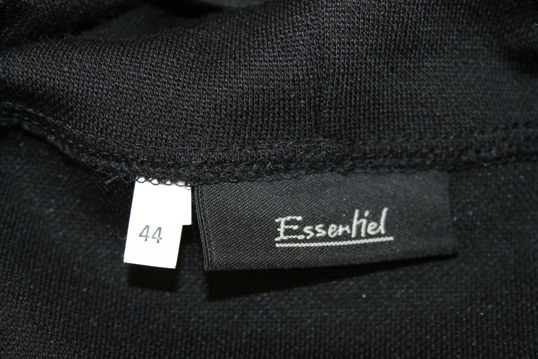 Pullover & Sweatshirts: Rollkragen-Pullover von *ESSENTIEL* – Gebraucht aus Schaan von antikes_und_kurioses 4
