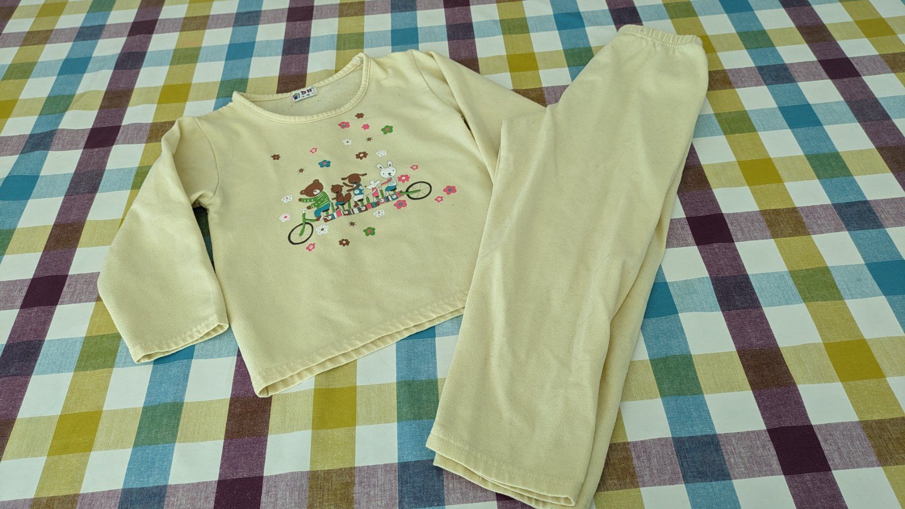 Pyjamas & Ähnliches: Dickeres Pyjama od. Trainer - Gr. 110 – Gebraucht aus Staufen von Fleby84