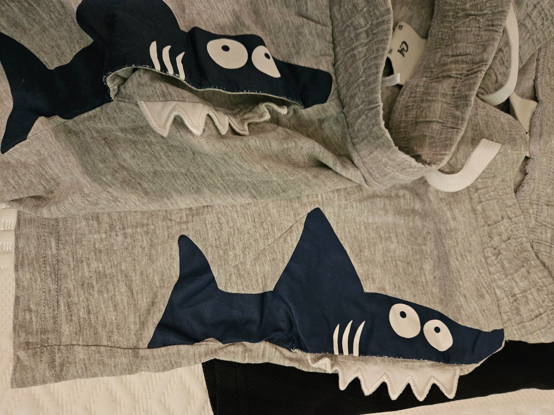 C&A Pantaloni: 3 Kindershorts, Grösse 116 und 122 – Usato da Sennhof (Winterthur) venduto da HG2019 2