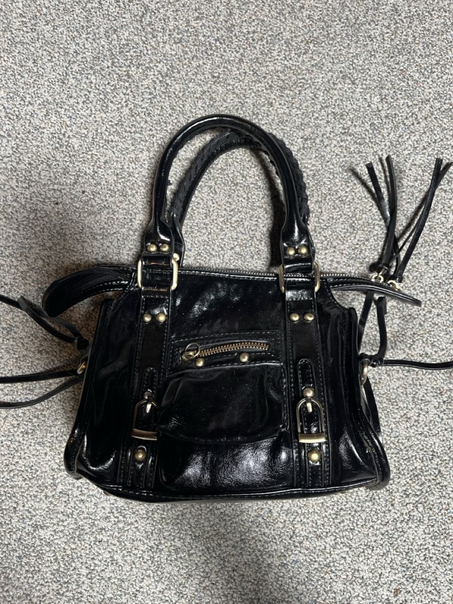 Borse da donna: Schwarze Lack Handtasche mit Fransen – Nuovo (secondo la descrizione) da Sulgen venduto da jac_hp2g