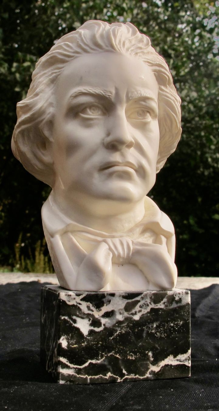 Sculptures & Statues: Beethoven-Büste auf. Sockel, signiert "Casea" – D'occasion à Wolfisberg par Mirjam13