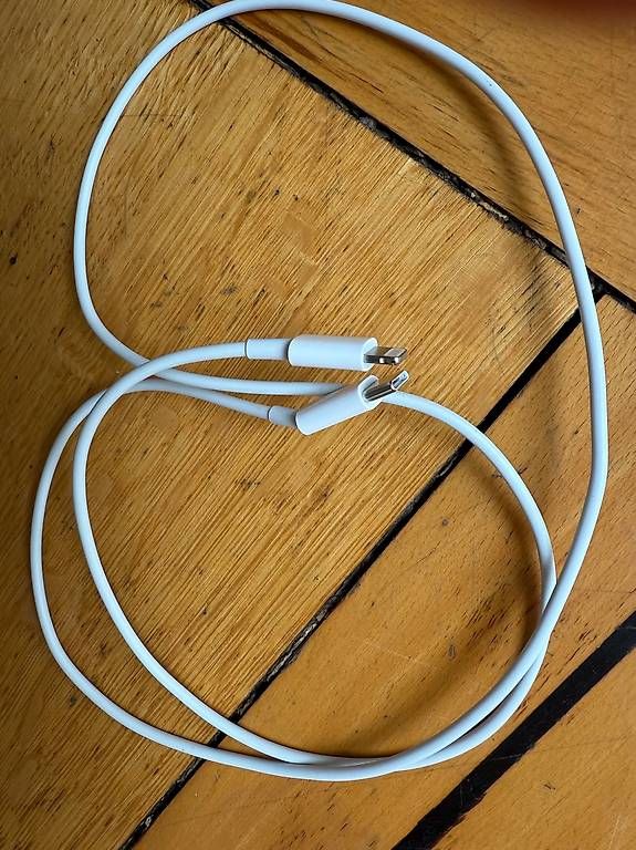 Apple Cavi: Câble de recharge Lightning pour iPhone 1m – Usato da Genève venduto da Tambi1989