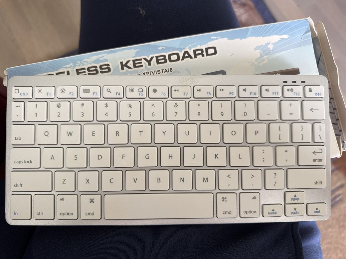 Tastaturen: Wireless Bluetooth Tastatur – Gebraucht aus Cham von ReUse_and_ReCycle