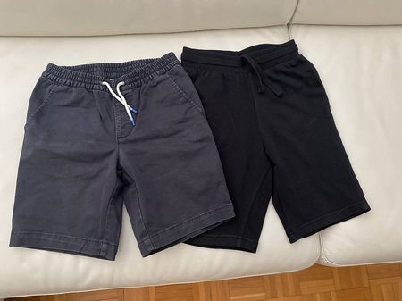 Deux shorts pour garçon 8-10 ans GAP , H&M