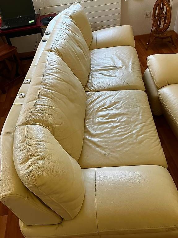 Divani: Echtleder Sofa – Usato da Luzern venduto da WhistleCat