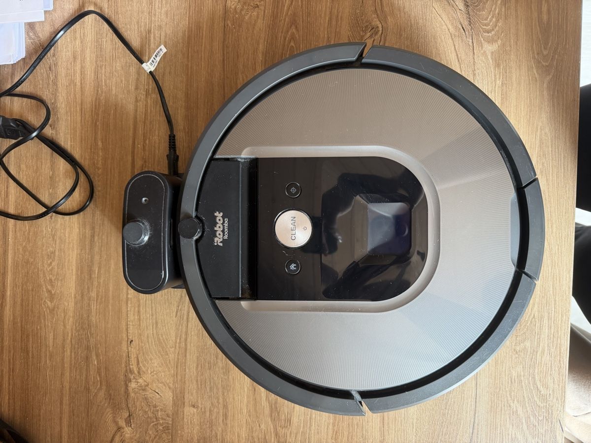 Irobot Aspirapolveri & Accessori: Robot Roomba 980 mit Ladestation gebraucht – Usato da Luzern venduto da laxra_._ 1