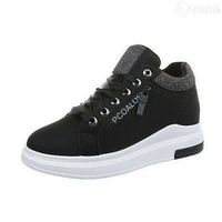 Neue Sneakers, nicht getragen