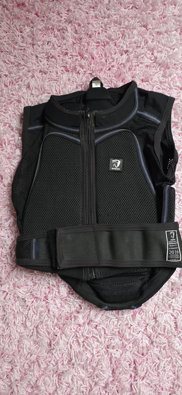 Lots de vêtements: Rückenschutz Grösse XS – Neuf (Voir description) à Aeschi SO par trindade 1