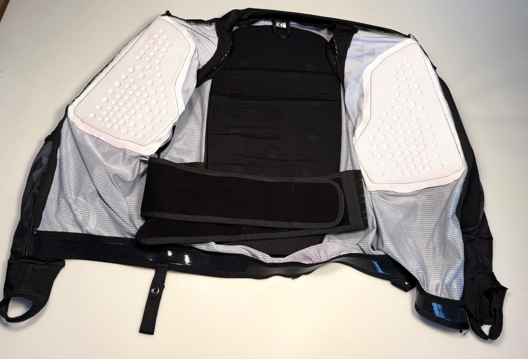 Protezioni & Imbottiture: Amplifi Polymer Armor Schutzjacke – Usato da Schaffhausen venduto da trulynicestuff 1