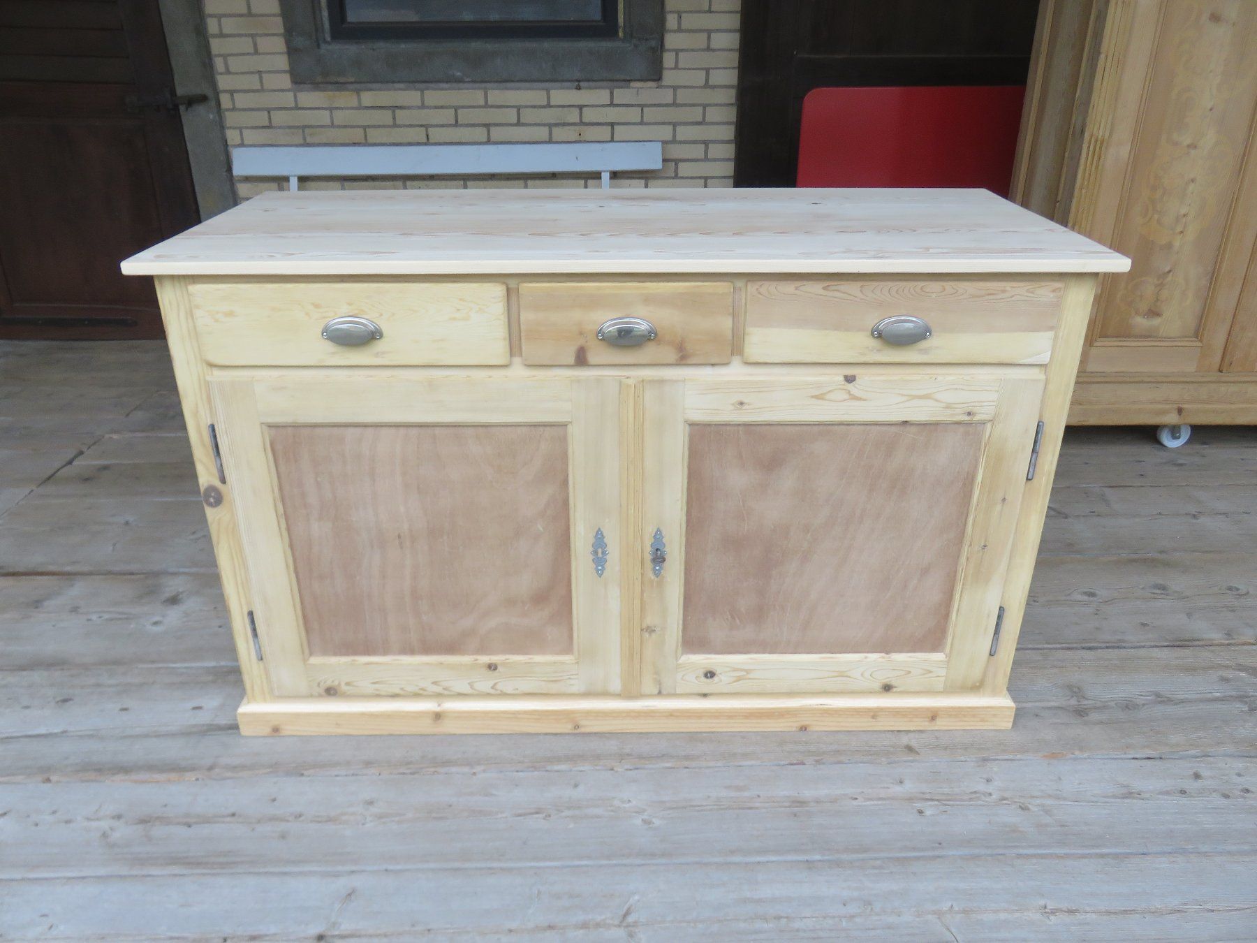 Cassettiere: antike grosse Anrichte /Sideboard – Usato da Ruswil venduto da Mfladibus