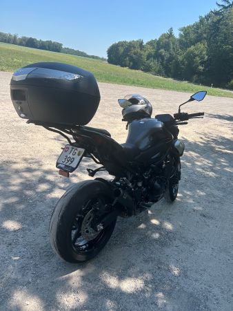 Motorrad Kawasaki Z900, Schwarz 2025