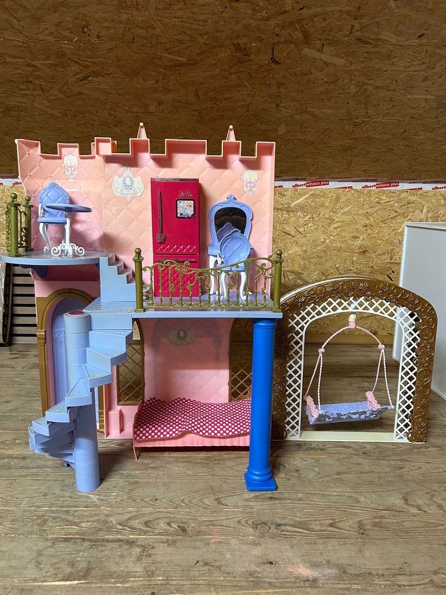 Jouets: Barbieschloss mit Puppe – D'occasion à Farnern par Nalanik 2